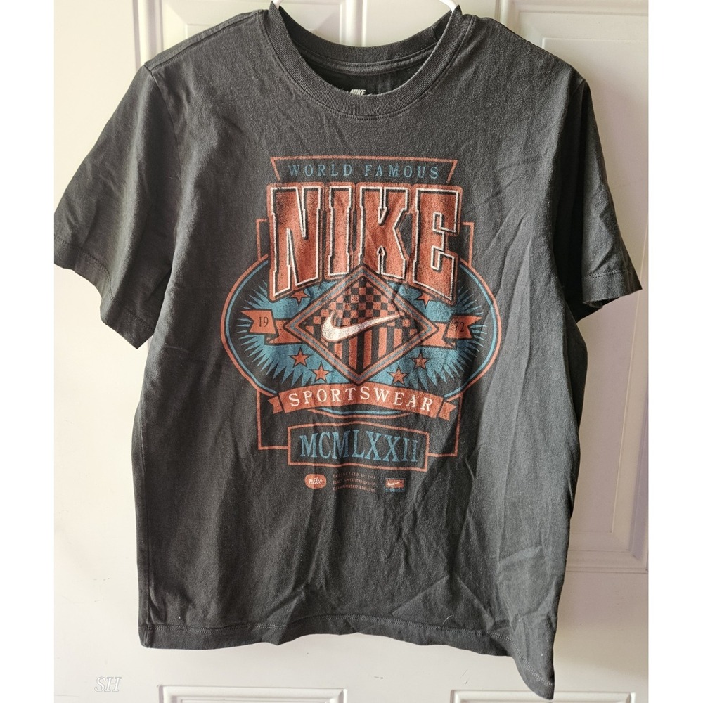 Nike Graphic T-Shirt Mens Medium Black World Famous Sportswear Spellout Logo Tee